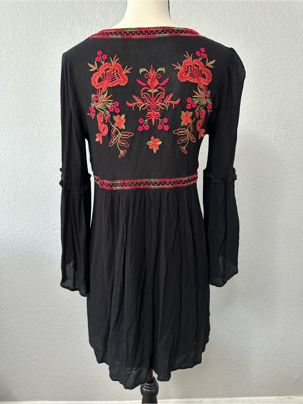 Umgee Black Embroidered Dress Sz S V Neck Bell Sleeve Gauze Boho Peasant Cottage - Picture 4 of 12